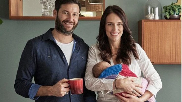 Σάλος στη Νέα Ζηλανδία: Η Πρωθυπουργός χρέωσε 45.000 ευρώ τη χώρα για να μην αποχωριστεί την κόρη της